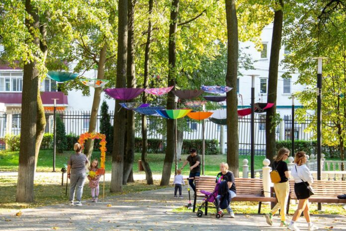 В парке Талалихина прошла областная акция «Поющие под дождем»