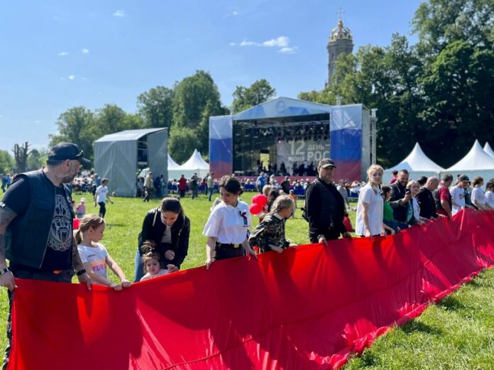 Подольские молодогвардейцы приняли участие в массовых гуляниях, посвященных Дню России, в рамках ежегодного фестиваля...