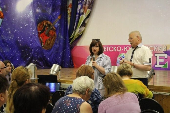 Вопросы возвращения на родину обсудили в Большом Подольске с гражданами ЛДНР