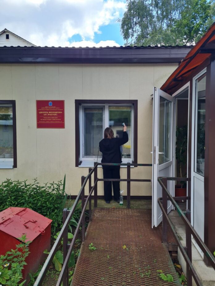 Во Дворце молодежи начали работать летние трудовые бригады