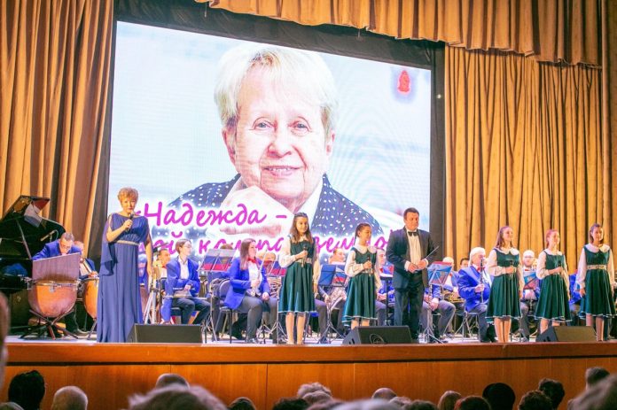 Концерт «Надежда – мой компас земной» посетили около тысячи зрителей