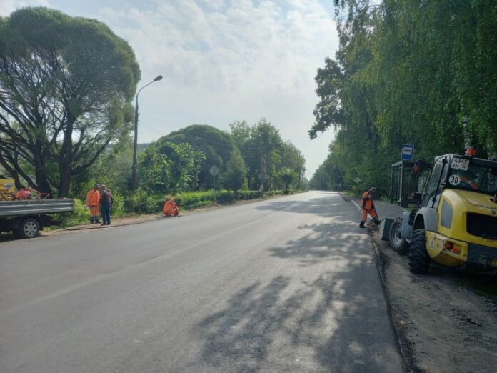 Мосавтодор приступил к обустройству подходов к новому пешеходному переходу на пересечении улиц Победы и...