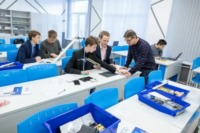 Надбавку к зарплате будут получать почти 6,5 тысяч подольских педагогов