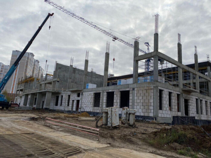 Ход строительства школы в Кузнечиках проверил Главгосстройнадзор