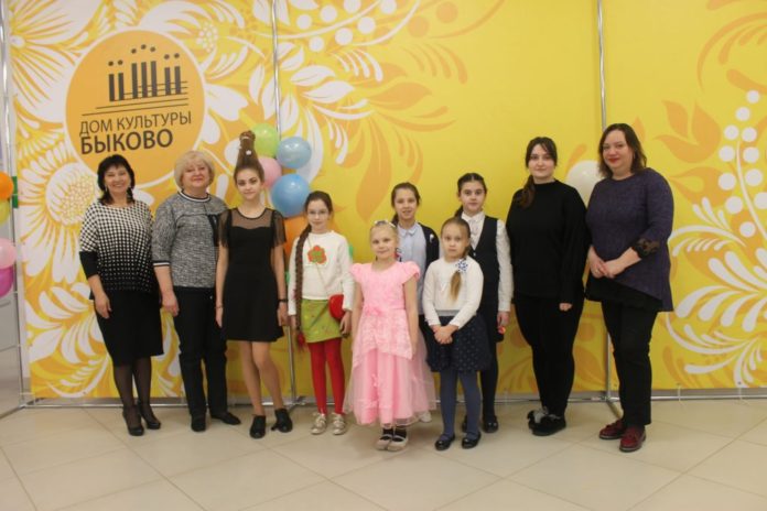 В ДК «Быково» прошёл конкурс «Длинная коса – девичья краса»