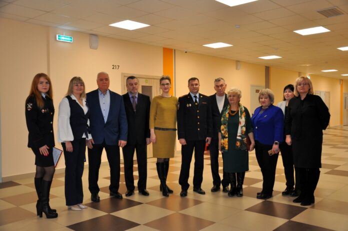 В Подольске полицейские и ветераны провели Урок мужества с учащимися гимназии