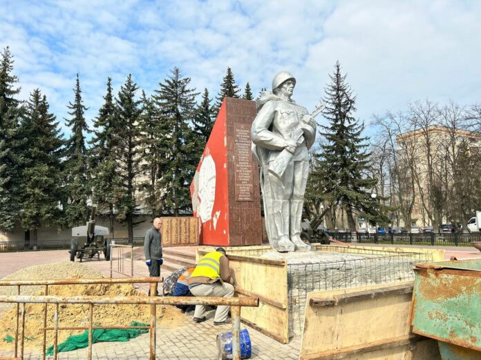Специалисты приступили к ремонту монумента «Неизвестному солдату» на Ихтиманской площади г.о. Подольск
