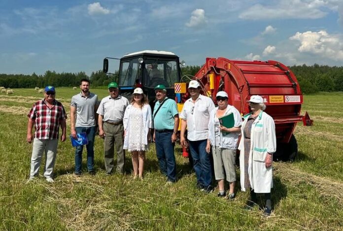Партийцы и работники «Подольской МИС» провели испытания сельскохозяйственной техники