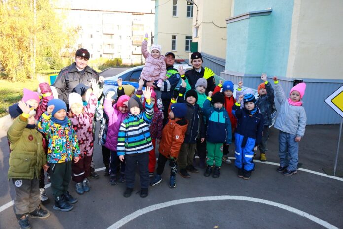 В Подольске сотрудники Госавтоинспекции провели акцию ко Дню отца