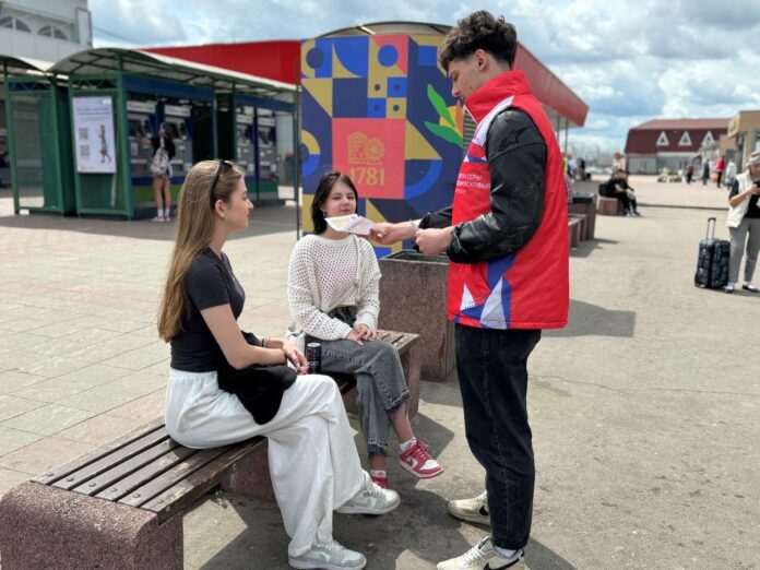 Специалисты по работе с молодёжью напомнили о правилах безопасности на железной дороге