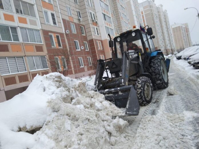 Уборка от снега продолжается