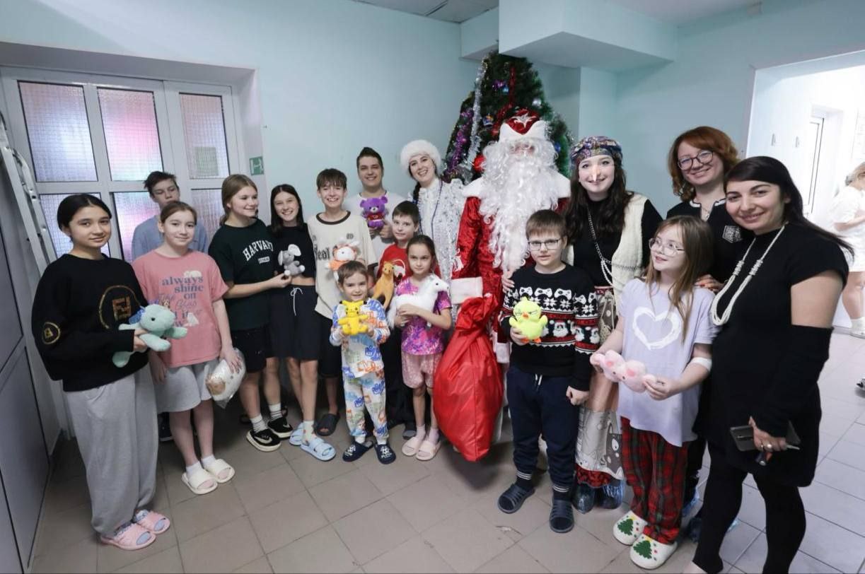 Волонтёры «Молодой Гвардии» подарили праздник пациентам Подольской детской больницы 