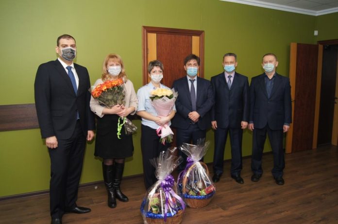 Руководители УМВД России по Городскому округу Подольск поздравили подольчанок с Днём матери