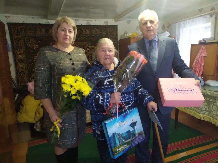 Труженица тыла Мария Яковлевна Стогова принимала поздравления с 90-летием
