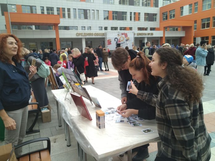 Сотрудники библиотеки №4 организовали выставку книг писателей из Подольска в Кутузово