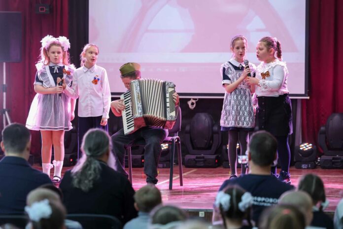 Подольские партийцы укрепляют дружбу с луганской школой № 37