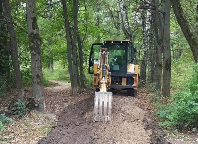 Начались ремонтные работы тротуара в парке «Дубрава»  горокруга Подольск