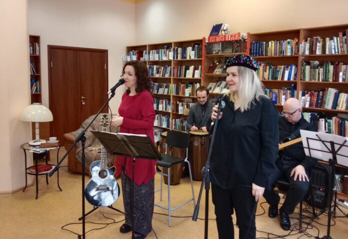 В библиотеке №1 имени Павла Северного состоялся концерт-квартирник «Музыка с Запада на Восток»