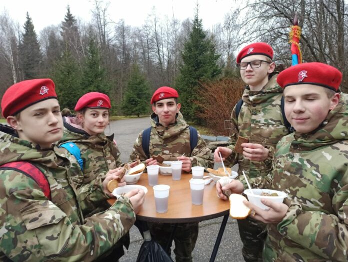 Подольские юнармейцы первыми приняли участие в игре «Полоса препятствий» в Одинцово