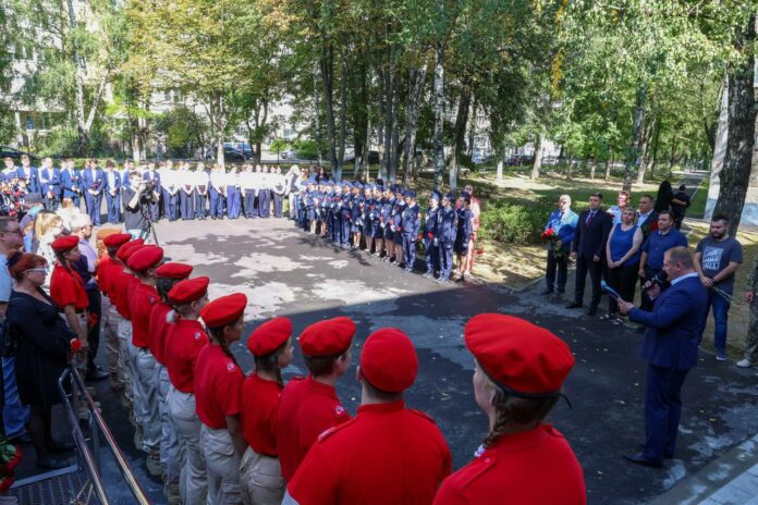 В горокруге Подольск открыли мемориальную доску на здании школы № 25