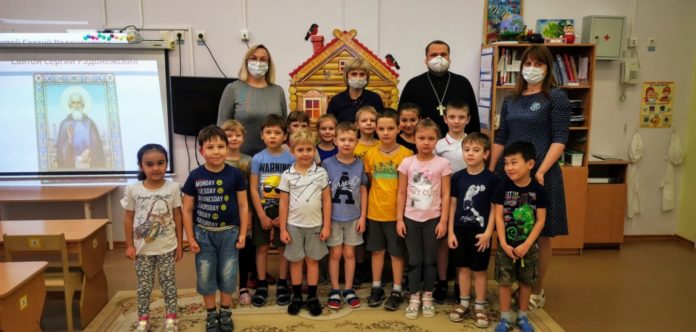 Настоятель Никольского храма города Подольска посетил детский сад № 59 «Умка»
