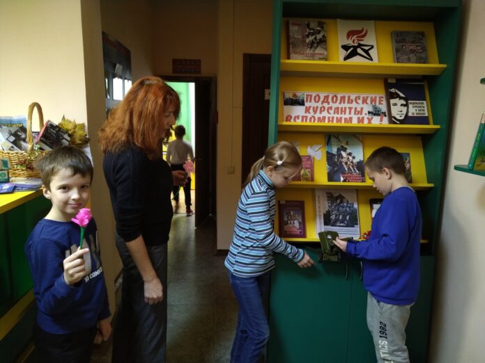 В библиотеке № 4 состоялся урок мужества, посвященный подвигу Подольских курсантов