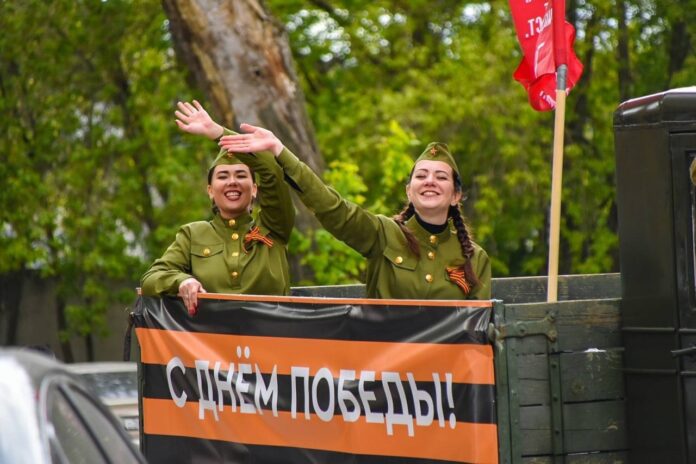 В рамках акции «Парад у дома ветеранов» по поручению секретаря подольского отделения партии «Единая...