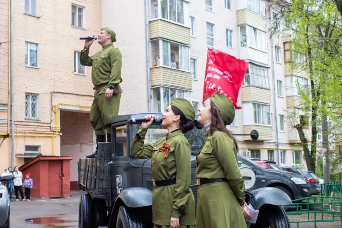 9 Мая артисты «Фронтовых бригад» поздравляют ветеранов Большого Подольска с 76-й годовщиной Победы