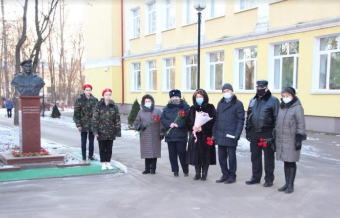 Сотрудники полиции и общественники почтили память Героя России Александра Монетова