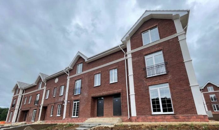 Завершилось строительство жилого дома в деревне Бережки