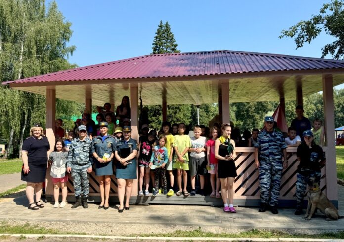 В Подольске полицейские приняли участие в акции «Безопасное лето» в детско-юношеском оздоровительном центре