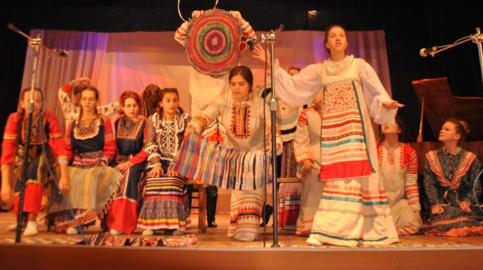 Награды Всемирного финала Международного конкурса «Роза ветров» получил подольский театральный коллектив «Артель»