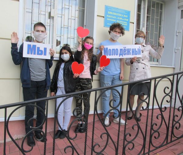 В библиотеке № 18 ко Дню посёлка Молодёжный подготовили книжную выставку