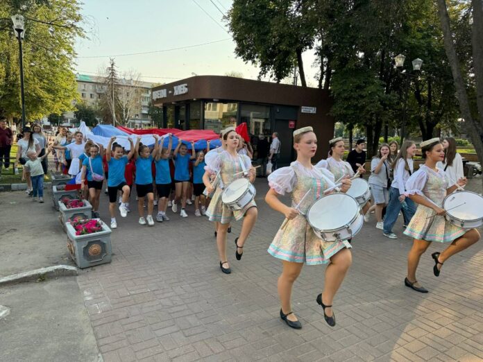 Творческие коллективы МБУ «ДК им. 1 мая» отпраздновали День Государственного флага Российской Федерации вместе...