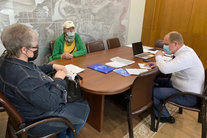 Подольские партийцы провели прием населения по вопросам ЖКХ