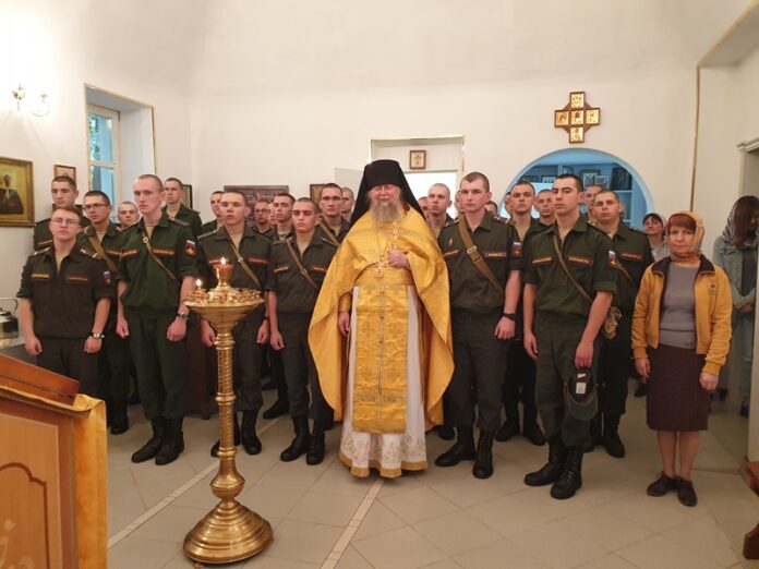 Божественную литургию совершили в храме Александра Невского