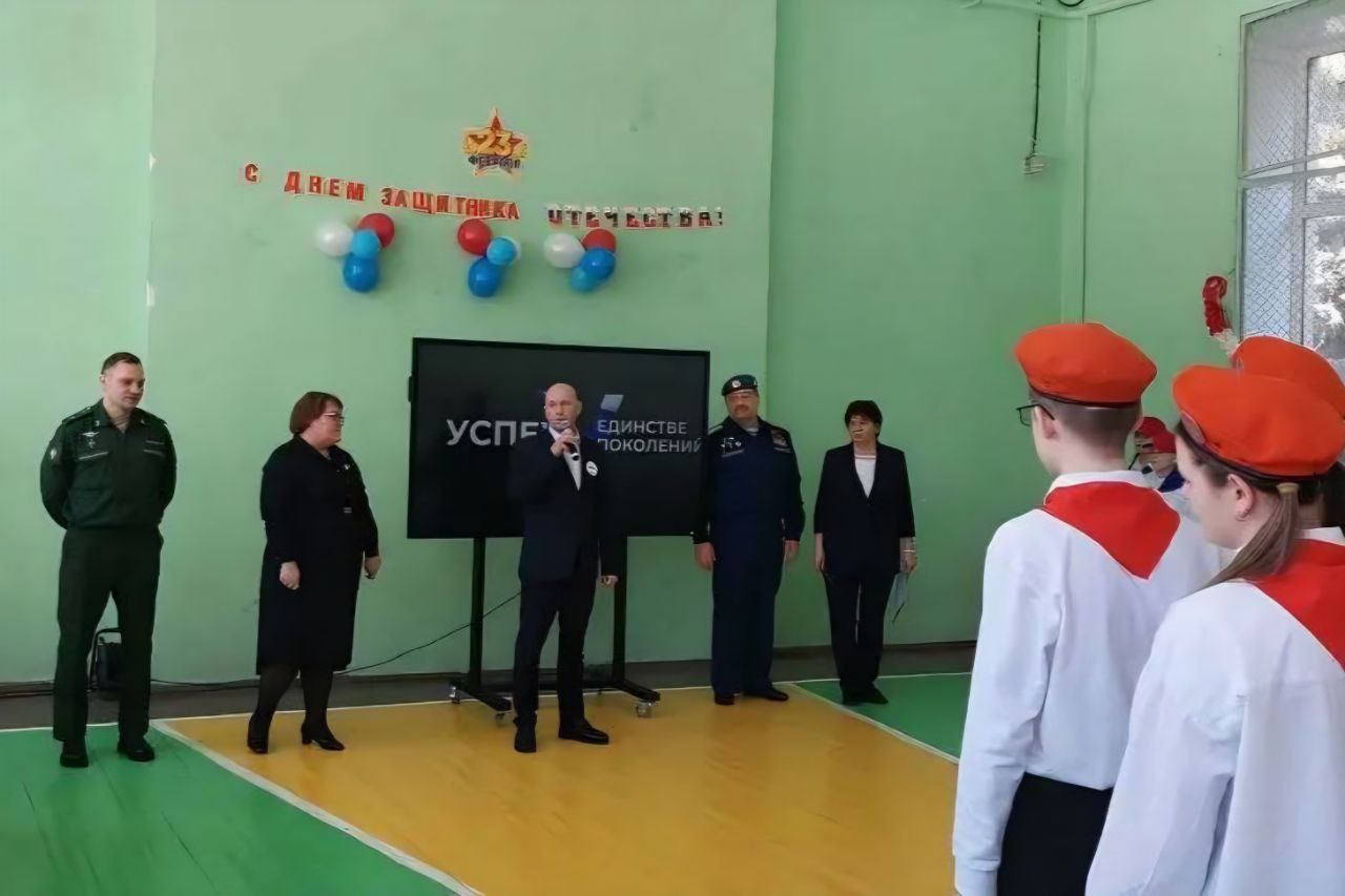 «Успех V единстве поколений»: школьники Подольска соревновались в строевой подготовке