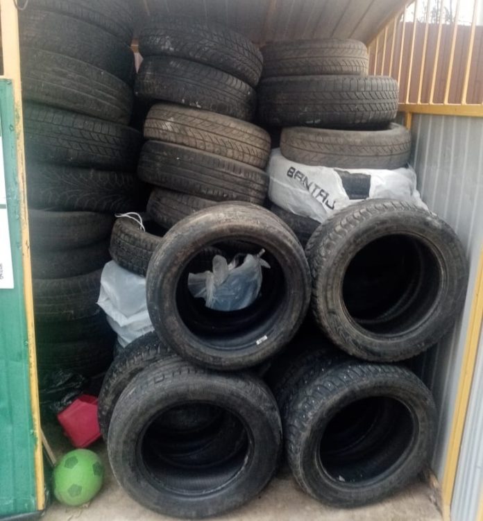 Более ста старых шин собрали на улицах Кузнечиков