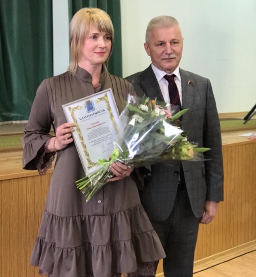 Вячеслав Фетисов и Павел Максимович поздравили с 8 Марта работниц Центрального архива Министерства обороны...