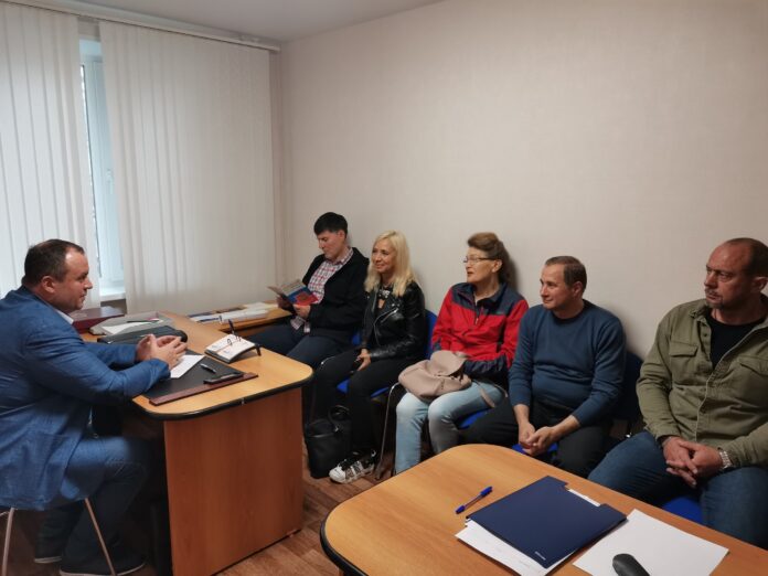 Депутат Горсовета, член фракции «Единая Россия» Евгений Исаев встретился с членами АССК «Кузнечики»