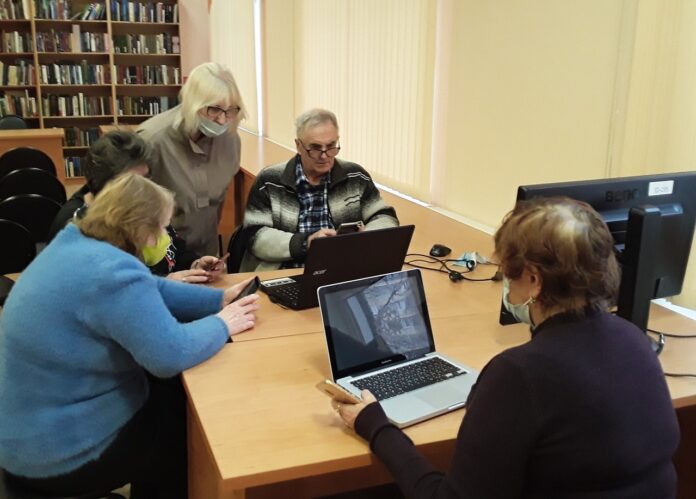 Бесплатные компьютерные курсы проекта «Активное долголетие» проводятся в библиотеке № 1