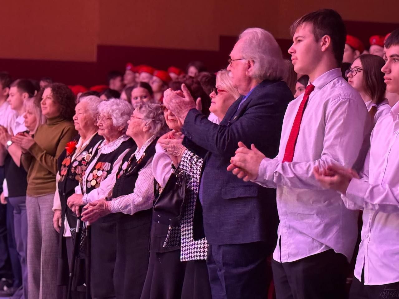 Живая история: молодёжь встретилась с героями