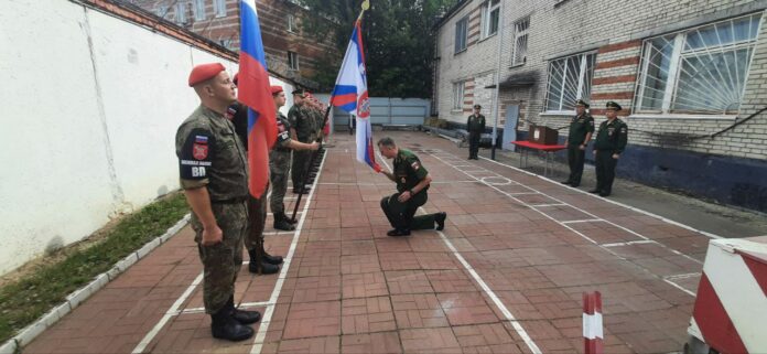 Личный состав военной полиции Подольского гарнизона проводил в запас своего командира 