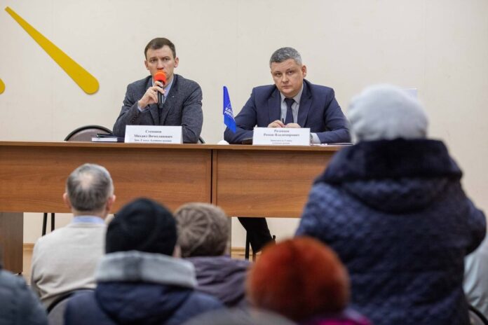 Жители поселка МИС задают волнующие их вопросы на темы ЖКХ и благоустройства