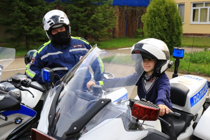 В период летних каникул свыше 4 тысяч детей Московской области будут изучать правила дорожного...