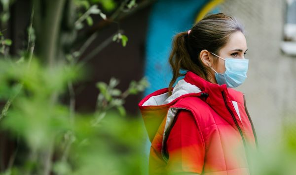 Губернатор региона Андрей Воробьев призвал жителей Подмосковья пользоваться средствами защиты от коронавирусной инфекции