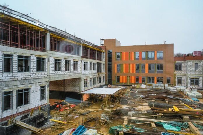 Строительство школы в Подольске проверил губернатор