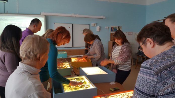 Мастер-класс по рисованию песком прошел в Центре детского творчества в Кузнечиках