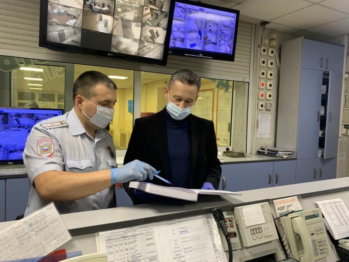 Председатель Общественного совета при УМВД России по Городскому округу Подольск проверил работу Дежурной части...