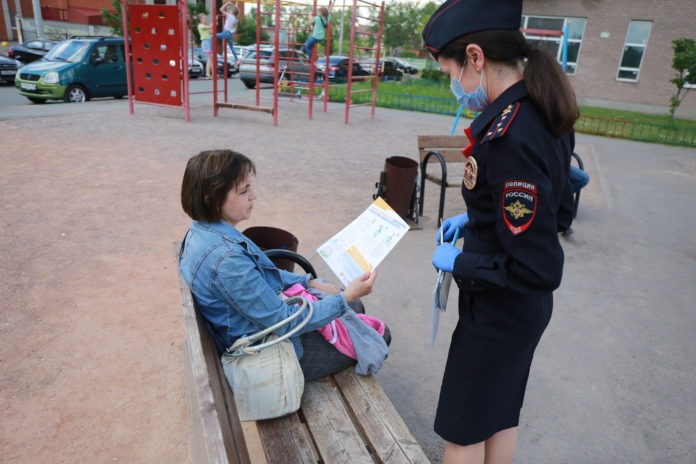 Автоинспекторы Подольска напоминают подольчанам о дорожно-транспортной безопасности